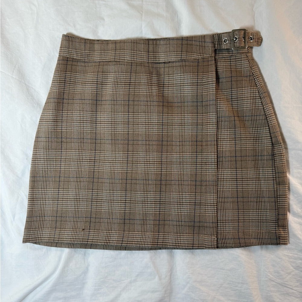 Elegant Tan Plaid Mini Skirt with Buckle Size Small